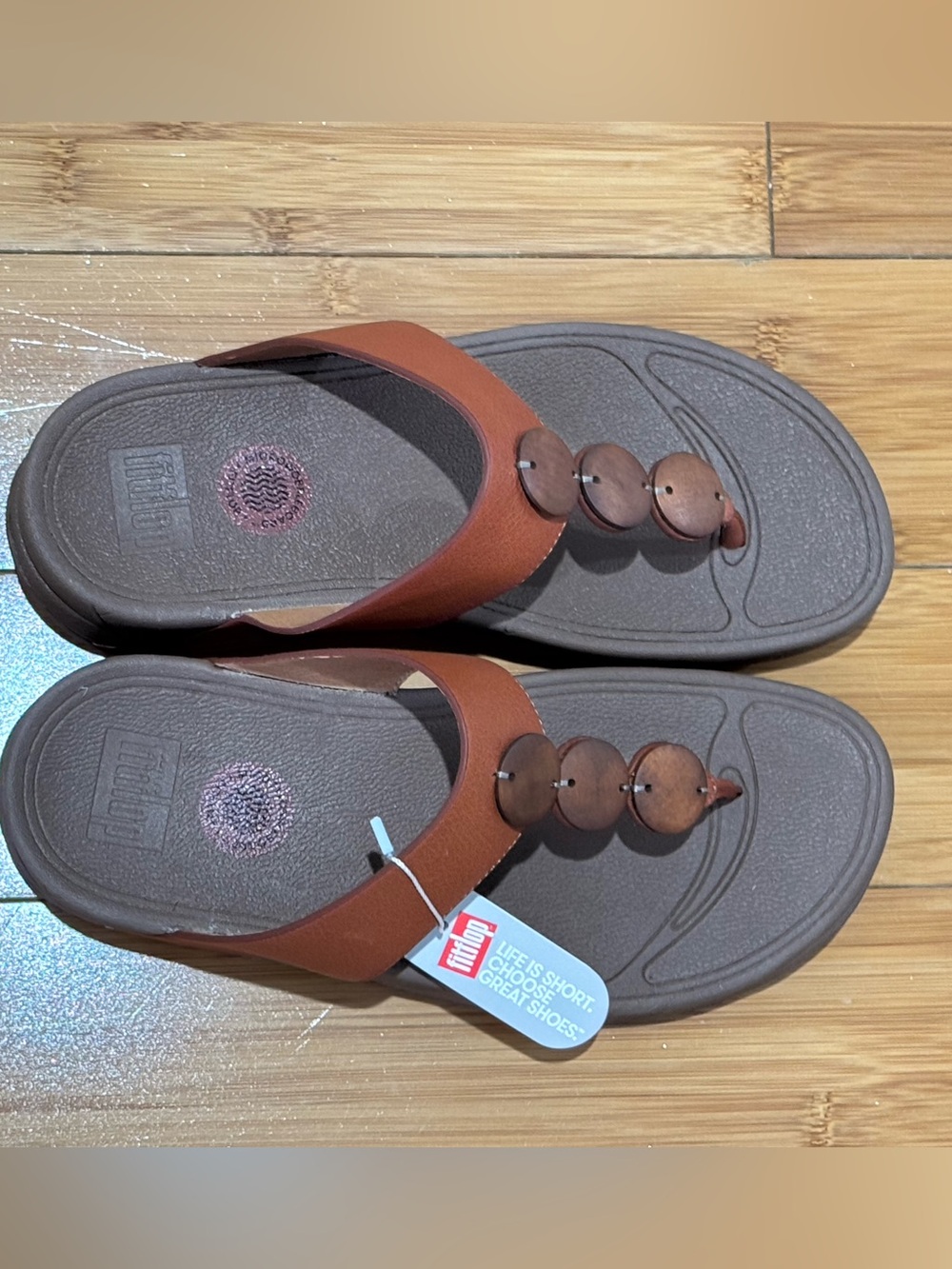 NWT Fitflop Womens Brown Leather Sandals with Wooden Buttons